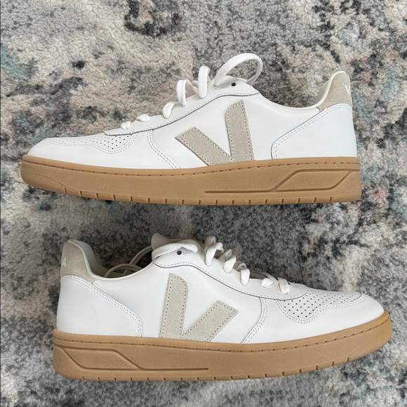 Men’s Veja V-10 Sneakers - Picture 5 of 10